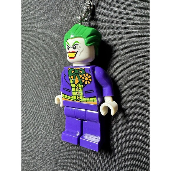 LEGO Keychain Figure with LED Light - THE JOKER (DC) (3 inch) - Mint Mini Figure - Picture 4 of 7